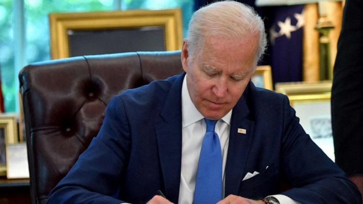 Tổng thống Mỹ Biden ký dự luật hỗ trợ tăng cường cung cấp vũ khí cho Ukraine